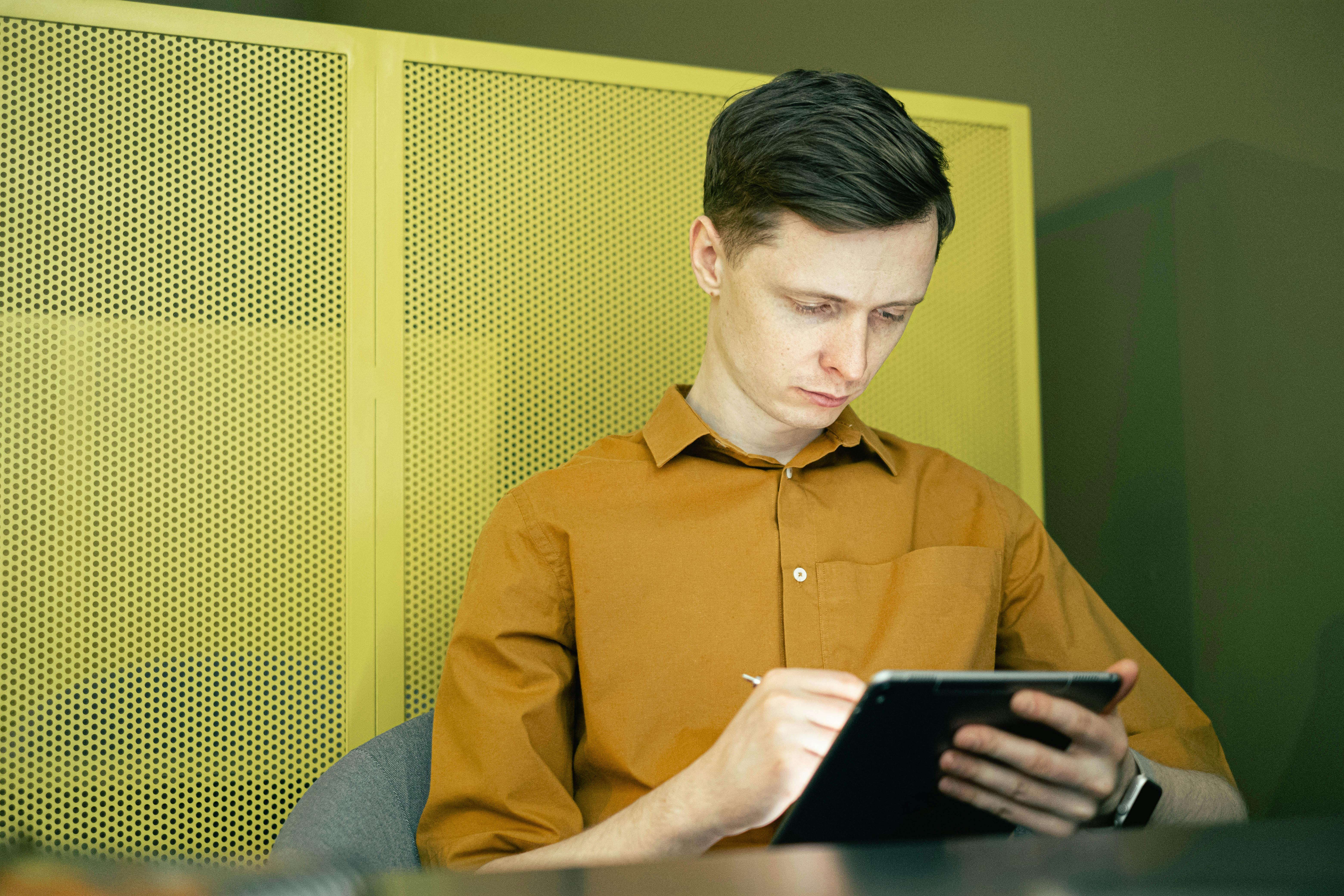 Plan a fully managed K-12 device rollout. This guide covers imaging, configuration, asset tagging, and how to eliminate student distribution delays.